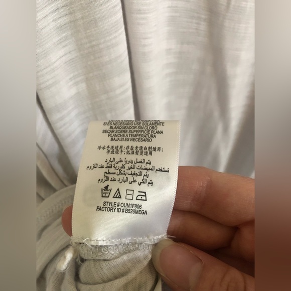 BCBG gray flowy tunic M - Picture 8 of 8